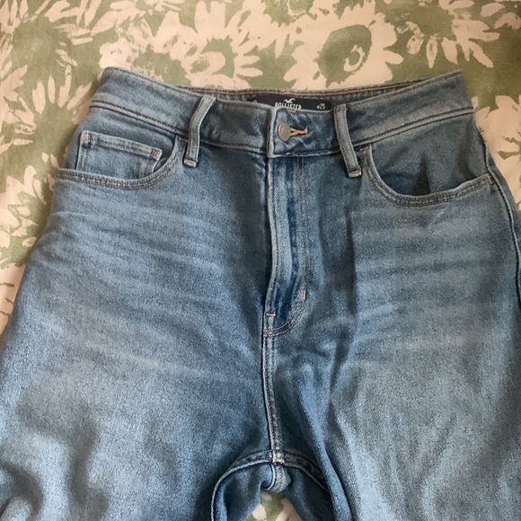Medium wash hollister straight jeans, 1 - Picture 2 of 3
